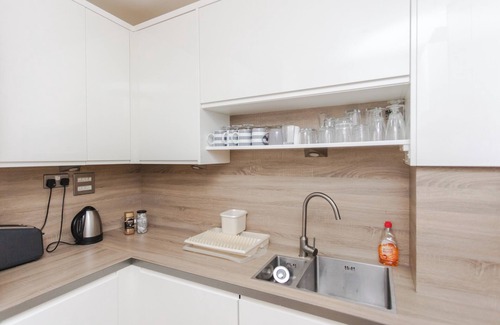 Elephant and Castle Condo | Cosy and Spacious 3 BD flat on Bermondsey St