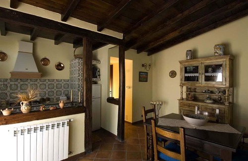Collesano Villa | Cosy apartment in villa with pool, A/C, WIFI, TV, terrace, panoramic view, parking, close to Cefalù