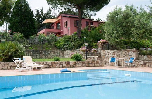 Collesano Villa | Cosy apartment in villa with pool, A/C, WIFI, TV, terrace, panoramic view, parking, close to Cefalù