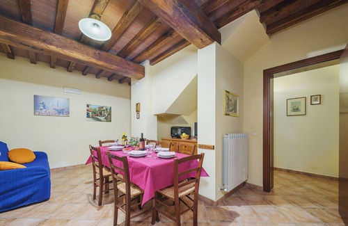 Orentano Apartment | Cosy apartment for 7 guests with WIFI, pool, A/C, TV, patio and parking