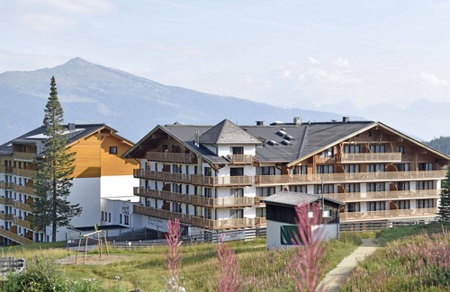 Katschberg Apartment | Cosy apartment for 5 people with WIFI, pool, TV, balcony, pets allowed, panoramic view and parking