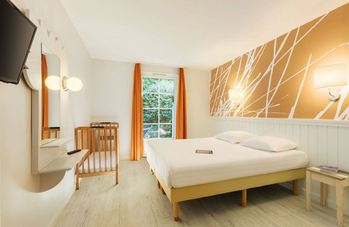 Neuville-sur-Ailette House | Cosy apartment in villa for 8 people with hot tub, pool, WIFI, TV, terrace and parking