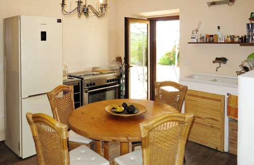 Cologna Spiaggia Villa | Cosy apartment in villa with WIFI, pool, hot tub, A/C, TV, patio, pets allowed, panoramic view