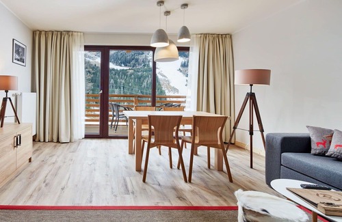 Katschberg Apartment | Cosy apartment for 4 guests with WIFI, pool, TV, balcony, pets allowed, panoramic view and parking