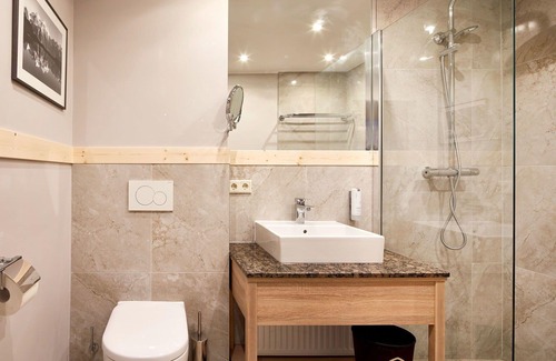 Katschberg Apartment | Cosy apartment for 4 guests with WIFI, pool, TV, balcony, pets allowed, panoramic view and parking
