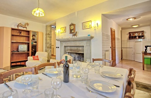 Greve in Chianti Apartment | Cosy apartment with pool, WIFI, TV, patio, pets allowed, panoramic view, close to Greve In Chianti