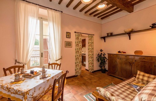 Popoltaio-Schiacciato Villa | Cosy apartment in villa for 9 people with pool, A/C, WIFI, TV, patio and parking