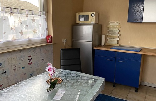 Weilbach Apartment | Cosy apartment, Smart TV WLAN, Eutelsat & Astra satellites, many parking spaces, A66 & A3