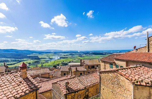 Casale Marittimo Apartment | Cosy apartment for 6 guests with pool, WIFI, TV, patio and pets allowed