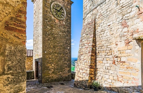 Casale Marittimo Apartment | Cosy apartment for 6 guests with pool, WIFI, TV, patio and pets allowed