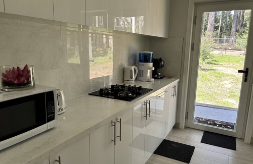 Clematis House | Cosy apartment close to Puffing Billy