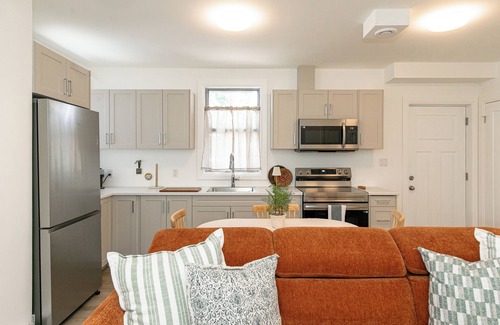 Barrie Apartment | Cosy Apartment Downtown Barrie