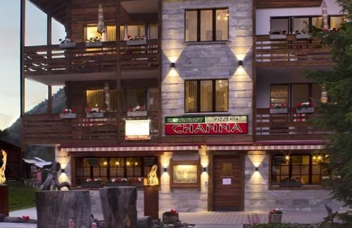 Saas Almagell Apartment | Cosy apartment for 6 guests with WIFI, TV and balcony