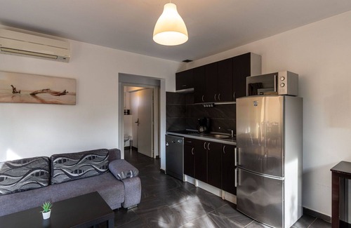 Favone Apartment | Cosy apartment for 6 guests with pool, WIFI, A/C, TV, terrace and pets allowed