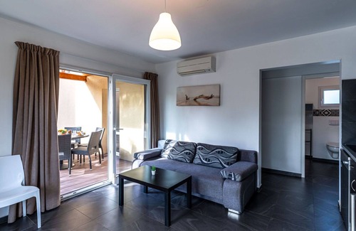 Favone Apartment | Cosy apartment for 6 guests with pool, WIFI, A/C, TV, terrace and pets allowed