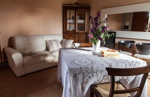 Fossombrone Other | Cosy apartment for 4 guests with WIFI, A/C, pool, TV, pets allowed and parking