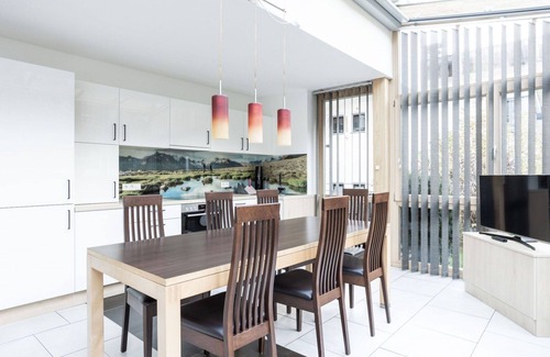 Runhof Apartment | Cosy apartment for 8 guests with A/C, WIFI, TV, terrace, pets allowed and parking