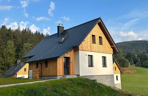 Smrzovka Apartment | Cosy apartment for 8 guests with WIFI, TV, terrace and parking