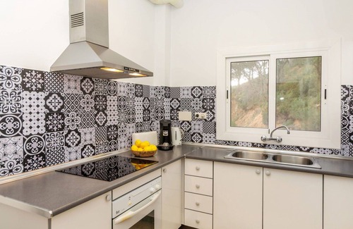 Salionc Apartment | Cosy apartment for 6 people with WIFI, TV, terrace and parking