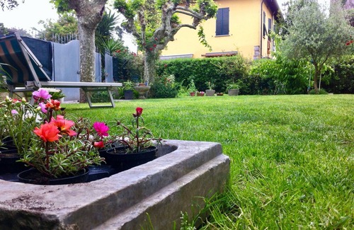 Marina di Massa Apartment | Cosy apartment for 3 people with WIFI, TV, pets allowed and parking, close to Forte Dei Marmi