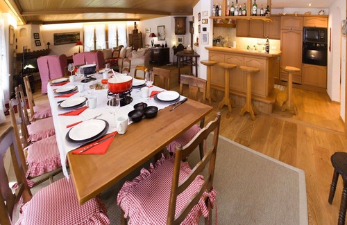 Saanen Apartment | Cosy apartment for 12 people with WIFI, TV, terrace and parking