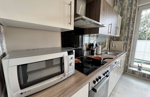 Steinheim Apartment | Cosy apartment for 2 people with hot tub, WIFI, TV, patio, pets allowed and parking