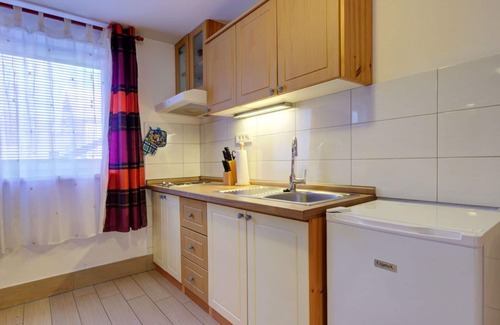 Bohinjska Bistrica Apartment | Cosy apartment for 2 people with WIFI, TV, pets allowed, panoramic view and parking