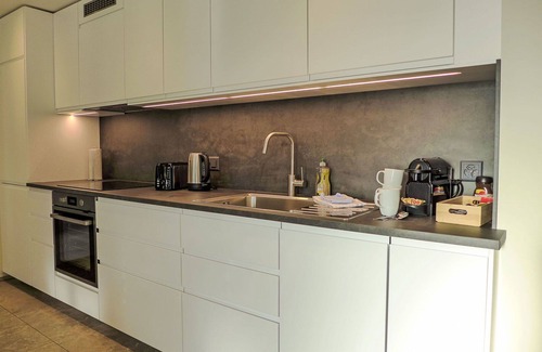 Krattigen Apartment | Cosy apartment for 3 people with WIFI, TV, terrace, panoramic view and parking