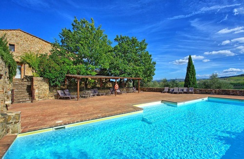 Montalcino Apartment | Cosy apartment for 3 people with pool, A/C, TV, pets allowed, panoramic view and parking