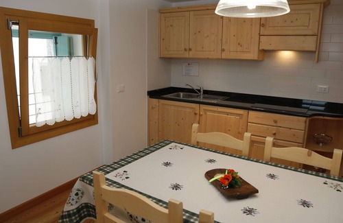 Raveo Apartment | Cosy apartment for 3 people with WIFI, TV, patio and pets allowed