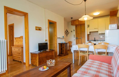 Abetone Apartment | Cosy apartment for 4 guests with WIFI, TV, terrace, pets allowed and parking