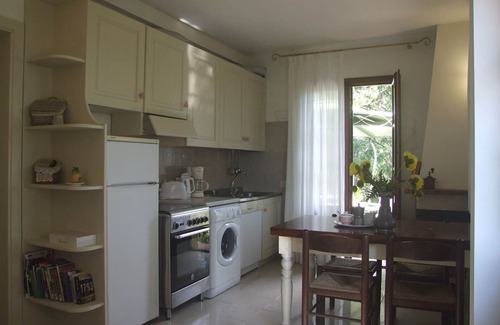 Val Canina Apartment | Cosy apartment for 4 guests with WIFI, pool, TV, patio and parking