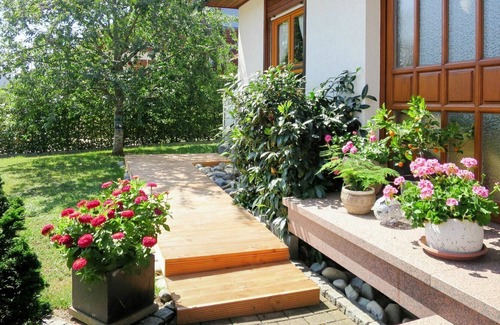 Rulfingen Apartment | Cosy apartment for 4 guests with WIFI, TV, balcony and parking