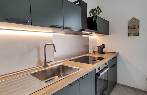 Ravina Apartment | Cosy apartment for 4 guests with WIFI, TV, patio, pets allowed and parking