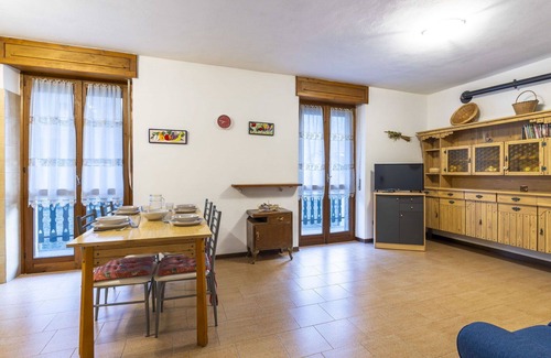 Cataeggio Apartment | Cosy apartment for 4 people with TV, terrace and parking
