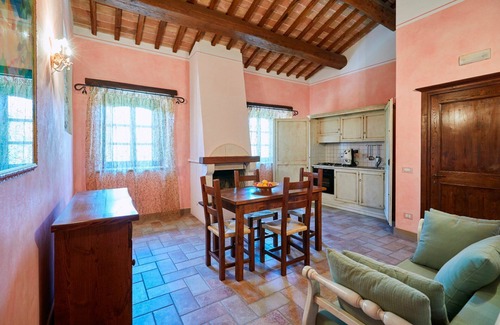 San Brizio Apartment | Cosy apartment for 4 people with pool, WIFI, TV, pets allowed and parking, close to Spoleto