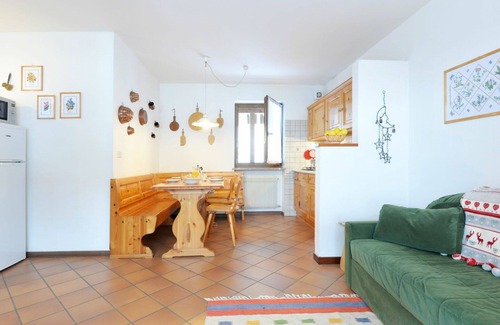 Penia Apartment | Cosy apartment for 4 people with TV and balcony