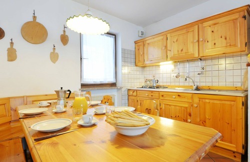 Penia Apartment | Cosy apartment for 4 people with TV and balcony