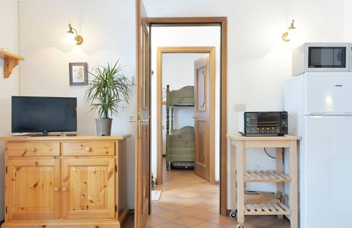 Penia Apartment | Cosy apartment for 4 people with TV and balcony