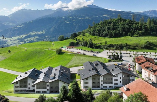 Falera Apartment | Cosy apartment for 4 people with WIFI, pool, TV, balcony, pets allowed, panoramic view and parking