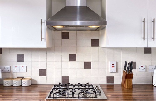 Forres Apartment | Cosy apartment for 4 people with WIFI, TV and balcony