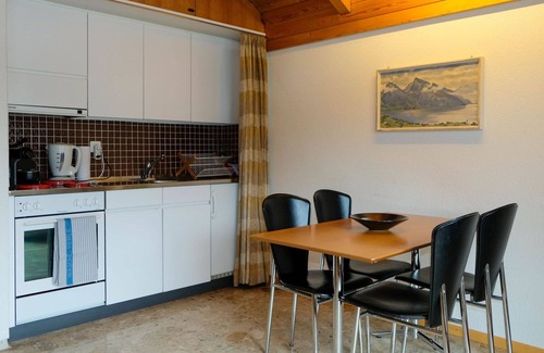 Spiez Apartment | Cosy apartment for 4 people with WIFI, TV and balcony