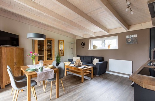Osten Apartment | Cosy apartment for 4 people with WIFI, TV, terrace and parking