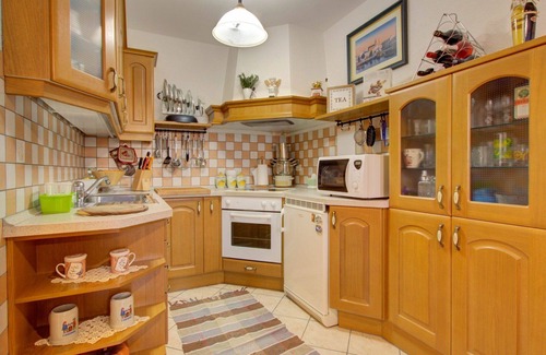 Izola Apartment | Cosy apartment for 4 people with A/C, WIFI, TV, patio and parking