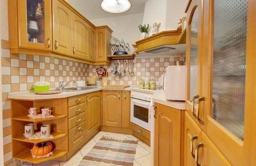 Izola Apartment | Cosy apartment for 4 people with A/C, WIFI, TV, patio and parking