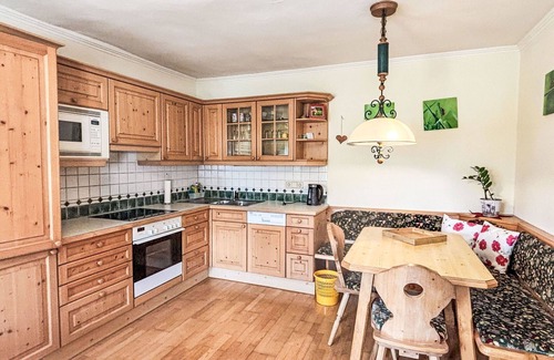 Weissenbach Apartment | Cosy apartment for 4 people with WIFI, TV, balcony, pets allowed and parking