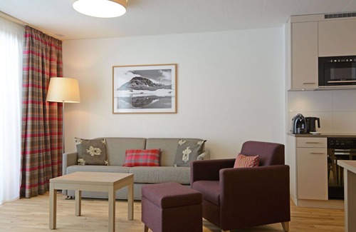 Tavanasa Apartment | Cosy apartment for 4 people with WIFI, pool, hot tub, TV, patio, panoramic view and parking