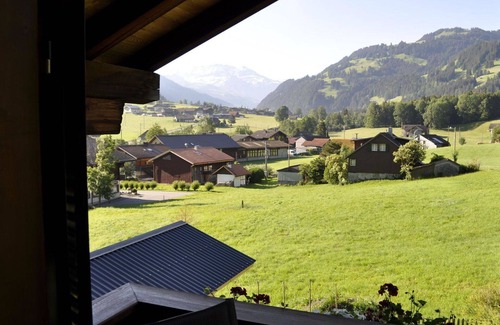 Oeschseite Apartment | Cosy apartment for 4 people with WIFI, TV and balcony