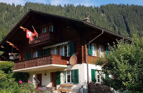 Oeschseite Apartment | Cosy apartment for 4 people with WIFI, TV and balcony