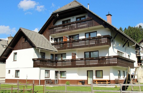 Bohinjska Bistrica Apartment | Cosy apartment for 4 guests with WIFI, TV, balcony, pets allowed, panoramic view and parking